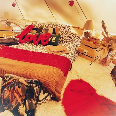 Luxury tent Tente Mfg Chez C&c, Exclusivement Reservee Aux Adultes *